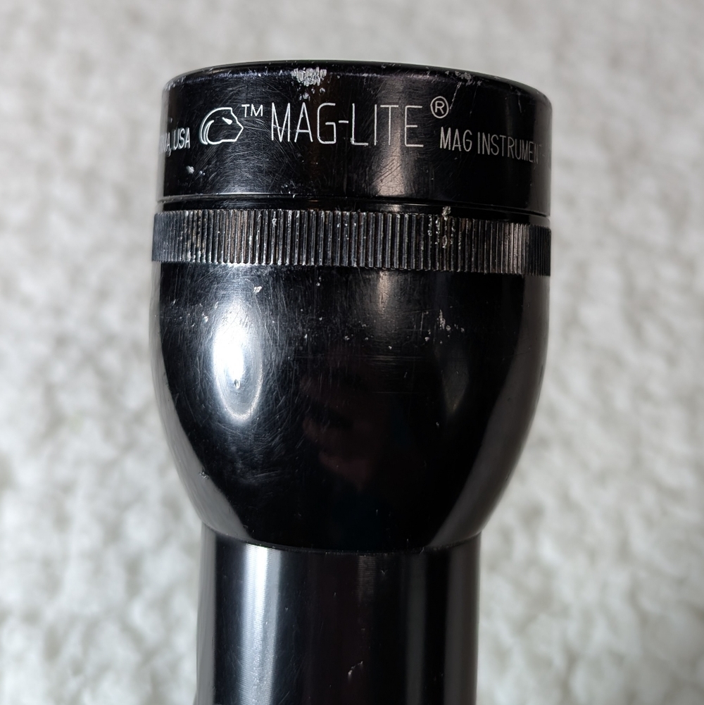 BLACK MAGLITE Mag-Lite 4 D Cell Flashlight Torch 15" Long USA made - Picture 3 of 6